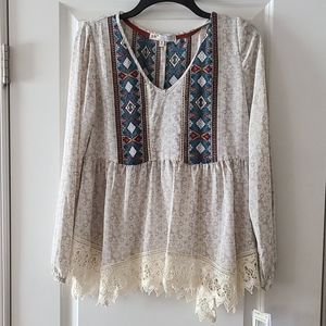 New Jolt woman's blouse size medium Aztec print